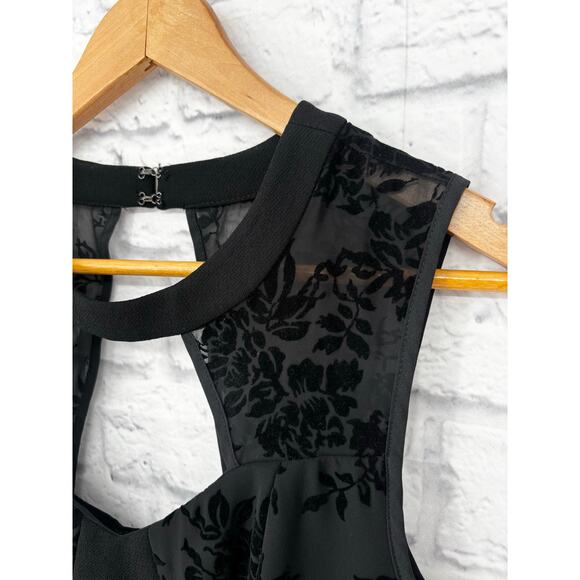 BCBGeneration Black Velvet Floral Keyhole Dress Size 6 - Picture 3 of 8